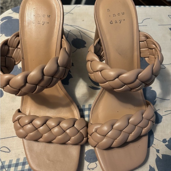 Heels - Picture 3 of 4